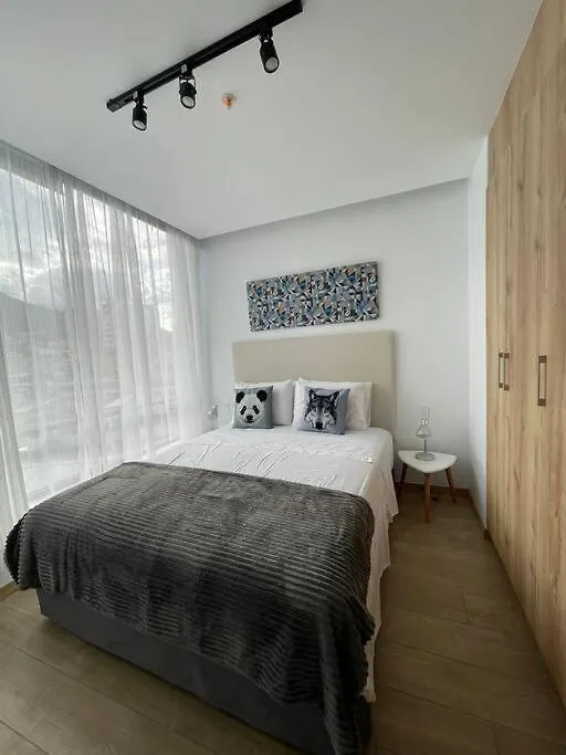 Lindo E Iluminado Apartaestudio En La Carolina キト アパート